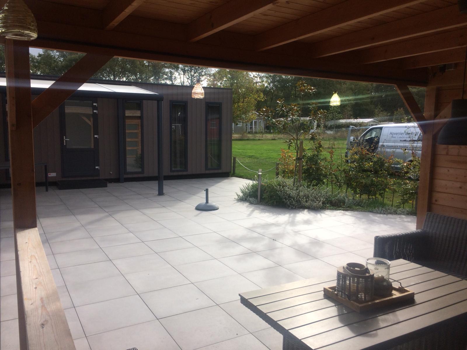 Een compleet aangelegde tuin door Anne Lamberink op Bergzicht